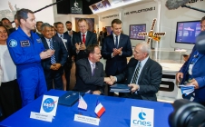 Salon du Bourget 2017 : Le CNES signe avec la NASA une déclaration sur Mars et l’océanographie